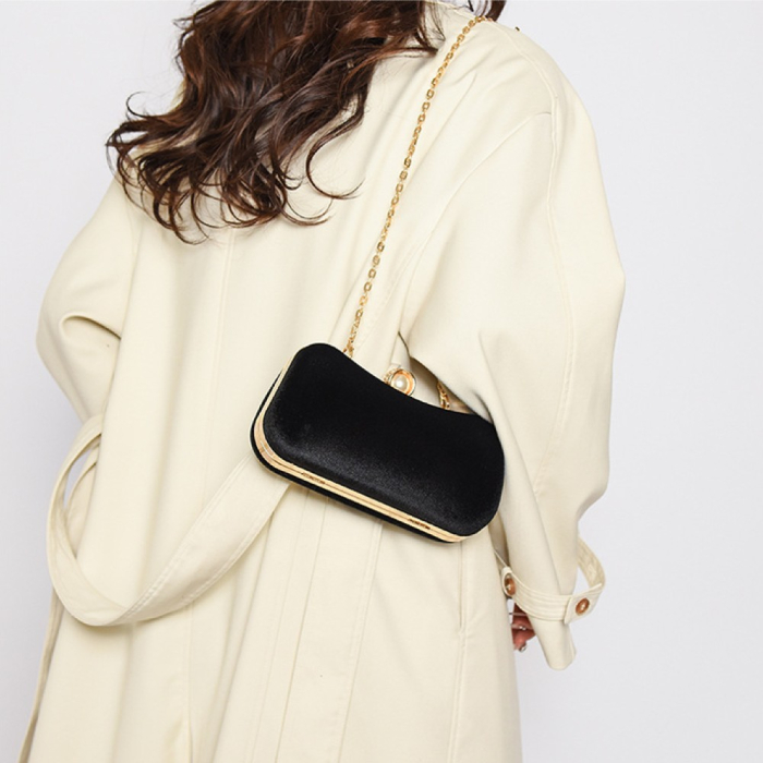 Geantă clutch neagră elegantă cu lanț auriu și închidere tip perlă [6]