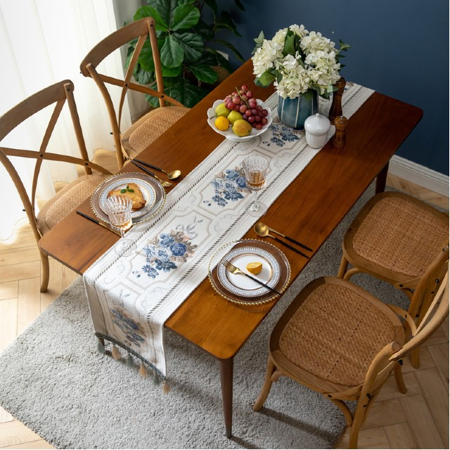 Napron elegant pentru masa, mare, gros, fond alb cu flori albastre brodate, ciucuri crem si bleu atlantic din poliester, 33X200 CM [3]