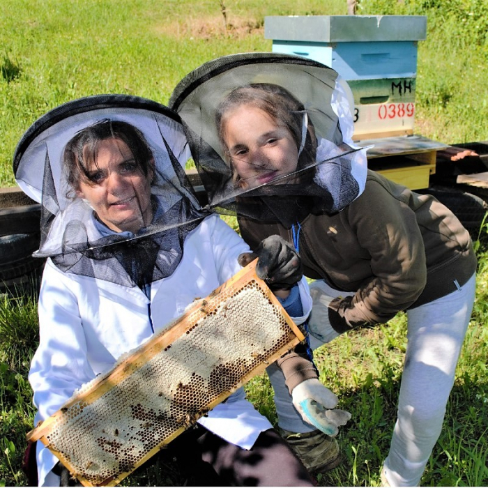 Pachet 1 Borcan faguri in miere salcam, 750 grame + 1 Borcan faguri miere tei, 750 grame, Miere 100 % naturala, Produs Apicol Autentic si Pur Direct din Stup [5]