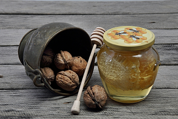 Pachet 1 Borcan faguri in miere salcam, 750 grame + 1 Borcan faguri miere tei, 750 grame, Miere 100 % naturala, Produs Apicol Autentic si Pur Direct din Stup [2]