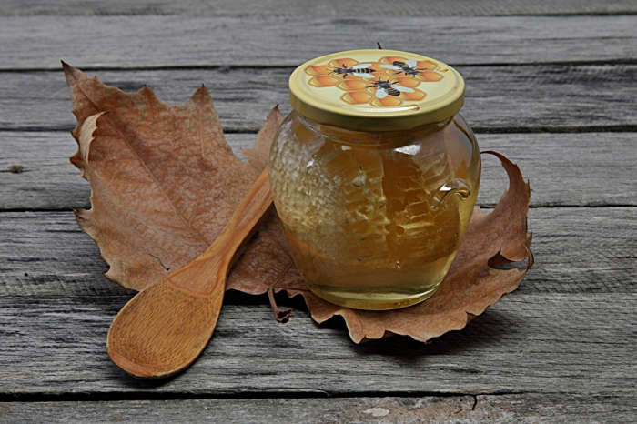 Set Produs Apicol 1Borcan cu miere salcam, 750 grame +1 Borcan faguri in miere salcam,750 grame+ 1 Bat miere spiralat, Miere naturala, Boutique Deluxe, Gust Autentic si Beneficii pentru Sanatate [3]