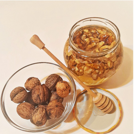 Set 1 Borcan miere salcam cu nuci 750 g, 1 Borcan faguri in miere salcam 750 g, 1bat miere spiralat, Show Bazzz!!! [2]