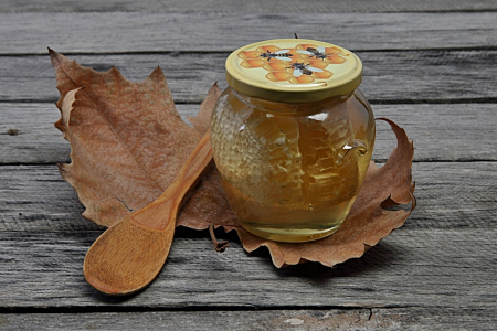 Set Produs Apicol 1Borcan cu miere salcam, 750 grame +1 Borcan faguri in miere salcam,750 grame+ 1 Bat miere spiralat, Miere naturala, Boutique Deluxe, Gust Autentic si Beneficii pentru Sanatate [2]