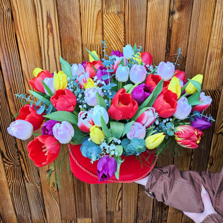 Flori de Primavara - Aranjament cu Lalele in Cutie