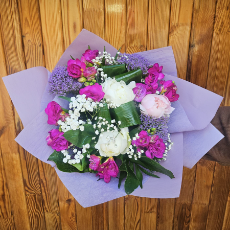 Flori de Primavara - Buchet cu Bujori si Frezii