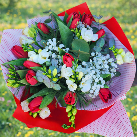 Flori de Primavara - Buchet Lalele si Frezii Feminitate