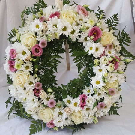 Coroane & Funerare - Coroana Funerara Rotunda Trandafiri, Crizantema si Lisianthus
