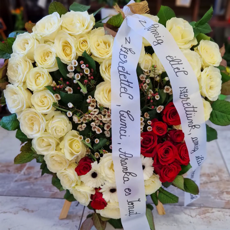 Coroane & Funerare - Inima Funerara cu Trandafiri pe suport stativ