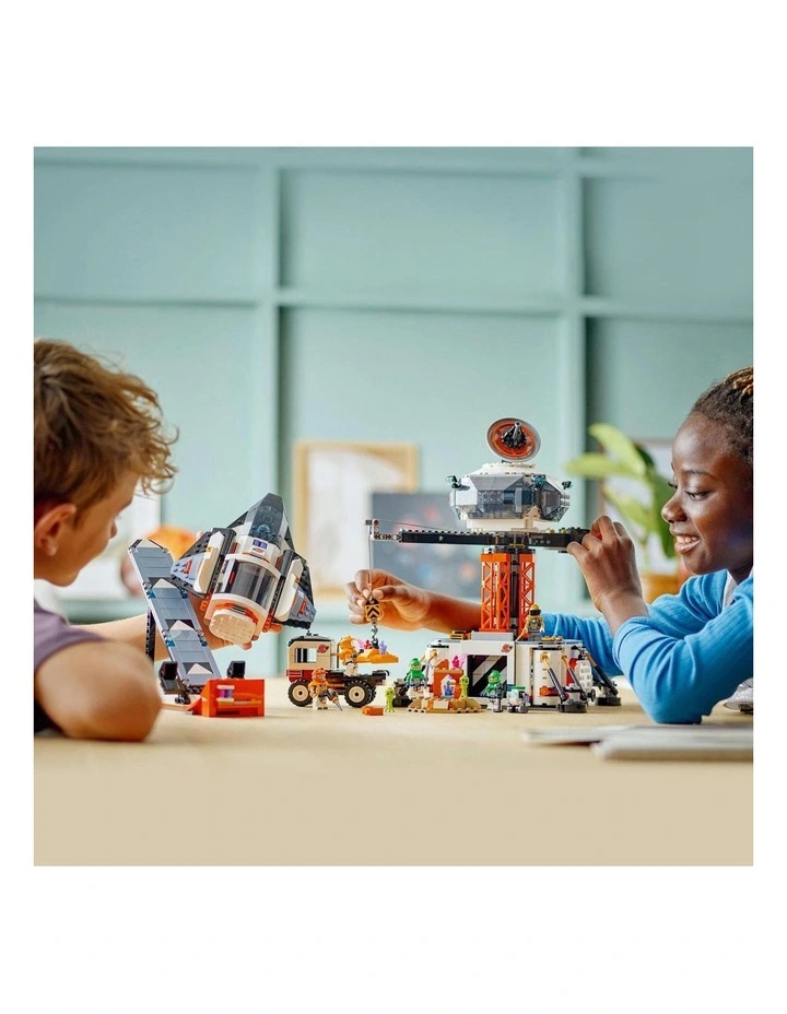 LEGO® City - Baza spatiala si platforma de lansare a rachetei 60434, 1422 piese [4]