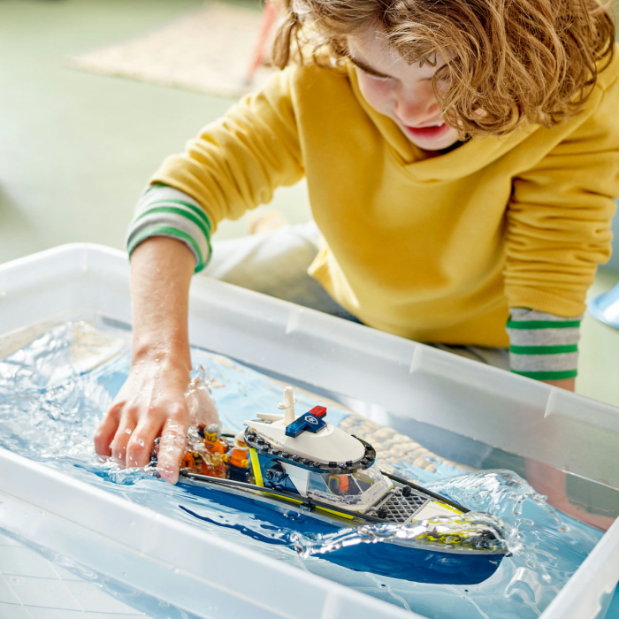 LEGO® City - Urmarire cu barca de politie 60456, 264 piese [3]