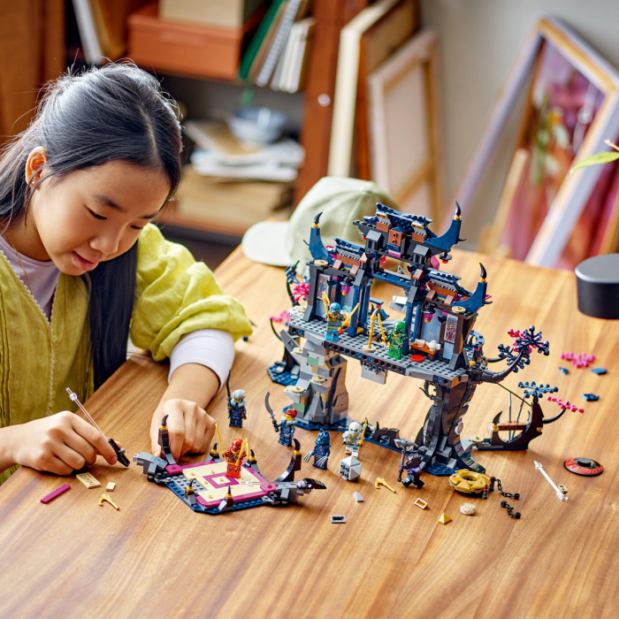 LEGO® Ninjago™ - Dojoul Umbrelor cu masca de lup 71813, 1190 piese [3]