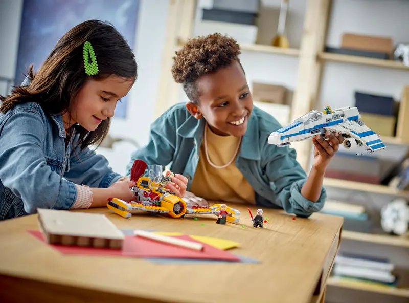 LEGO® Star Wars™ - E-Wing al Noii Republici vs Starfighter-ul lui Shin Hati 75364, 1056 piese [2]