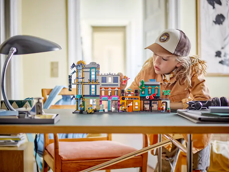 LEGO® Creator 3 in 1 - Strada principala 31141, 1459 piese [6]