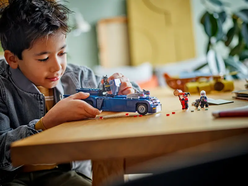 LEGO® DC - Batman™ cu al sau Batmobile™ vs Harley Quinn™ si Mr. Freeze™ 76274, 435 piese [1]