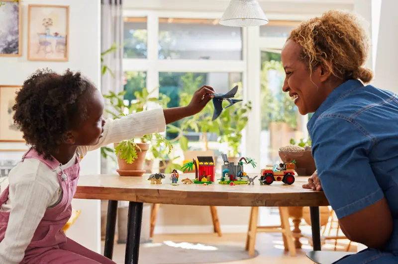 LEGO® Jurassic World - Centru de salvare pentru pui de dinozaur 76963, 139 piese [2]