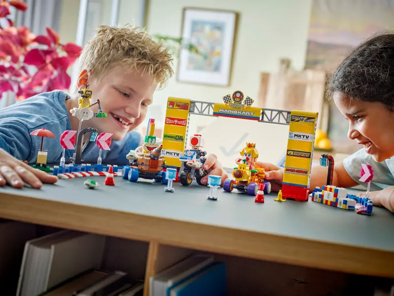 LEGO® Super Mario - Mario Kart™ – Set Baby Peach si Grand Prix 72036, 823 piese [2]