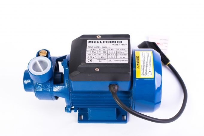 Felszíni szivattyú tiszta vízhez QB60 370 W, 2850 ford / perc, 1", szívás 9 m, kisülés 35 m + tömlő behelyezéssel 1" 50m [3]