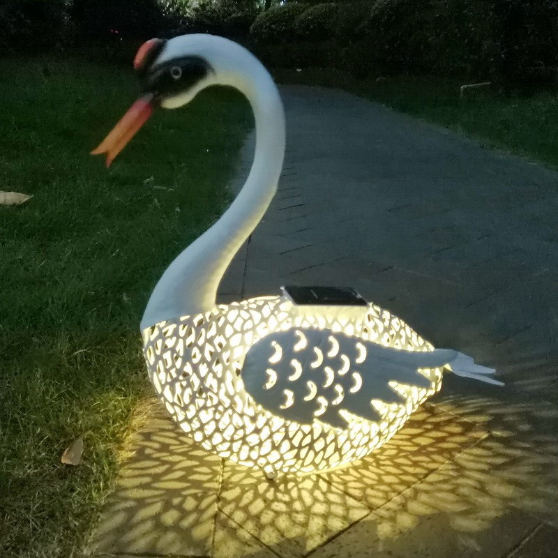 Decoratiune de Gradina cu Lampa solara, Flippy, Model Lebada, Iluminare Led si Incarcare Solara, 39.5 x 35.5 x 14 cm, din Fier, Alb [1]