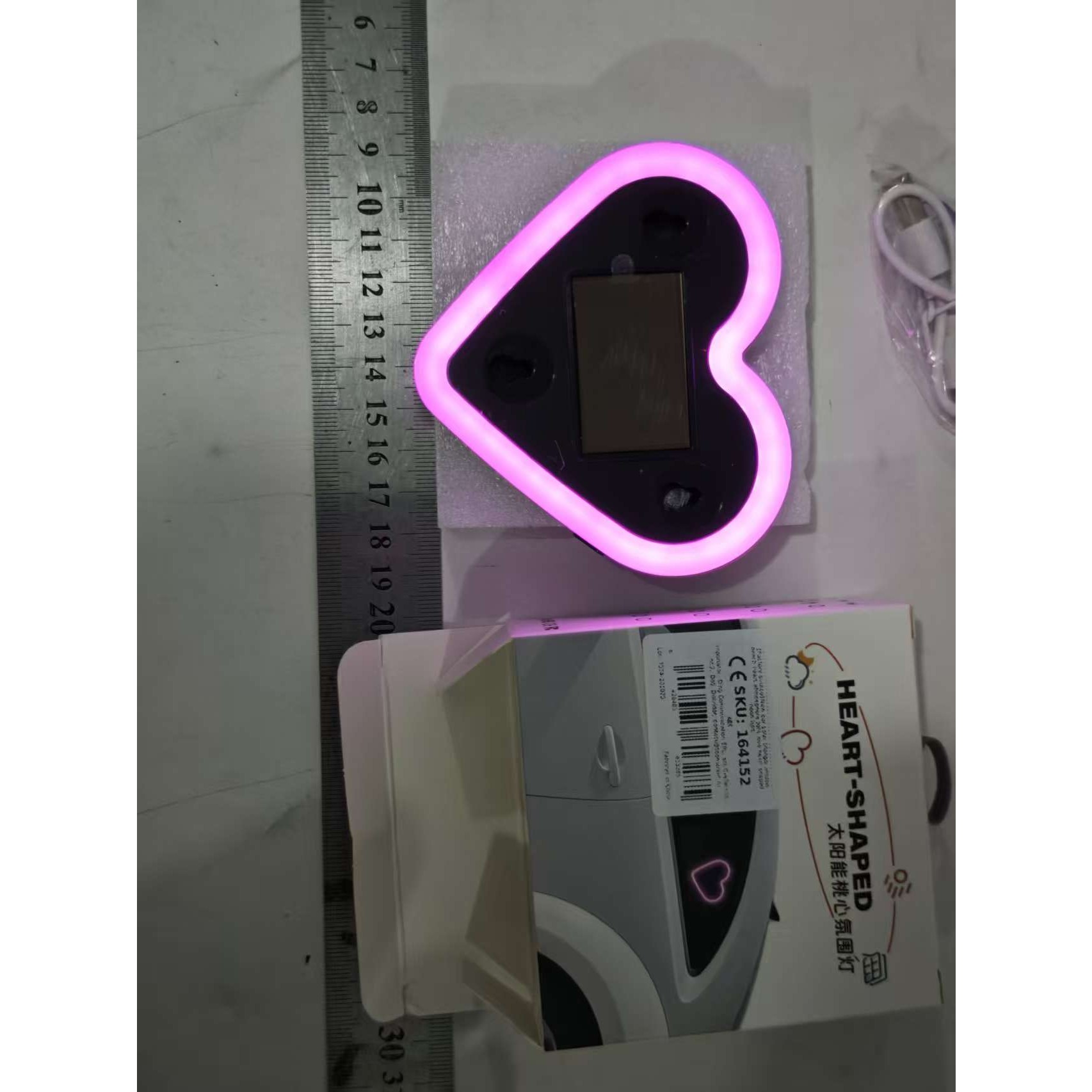 Lumina Auto Ambientala, Flippy, Model Inima, Incarcare Solara/USB, Afisaj Baterie, 9.7 x 8.4 x 1.6 cm, Roz [5]