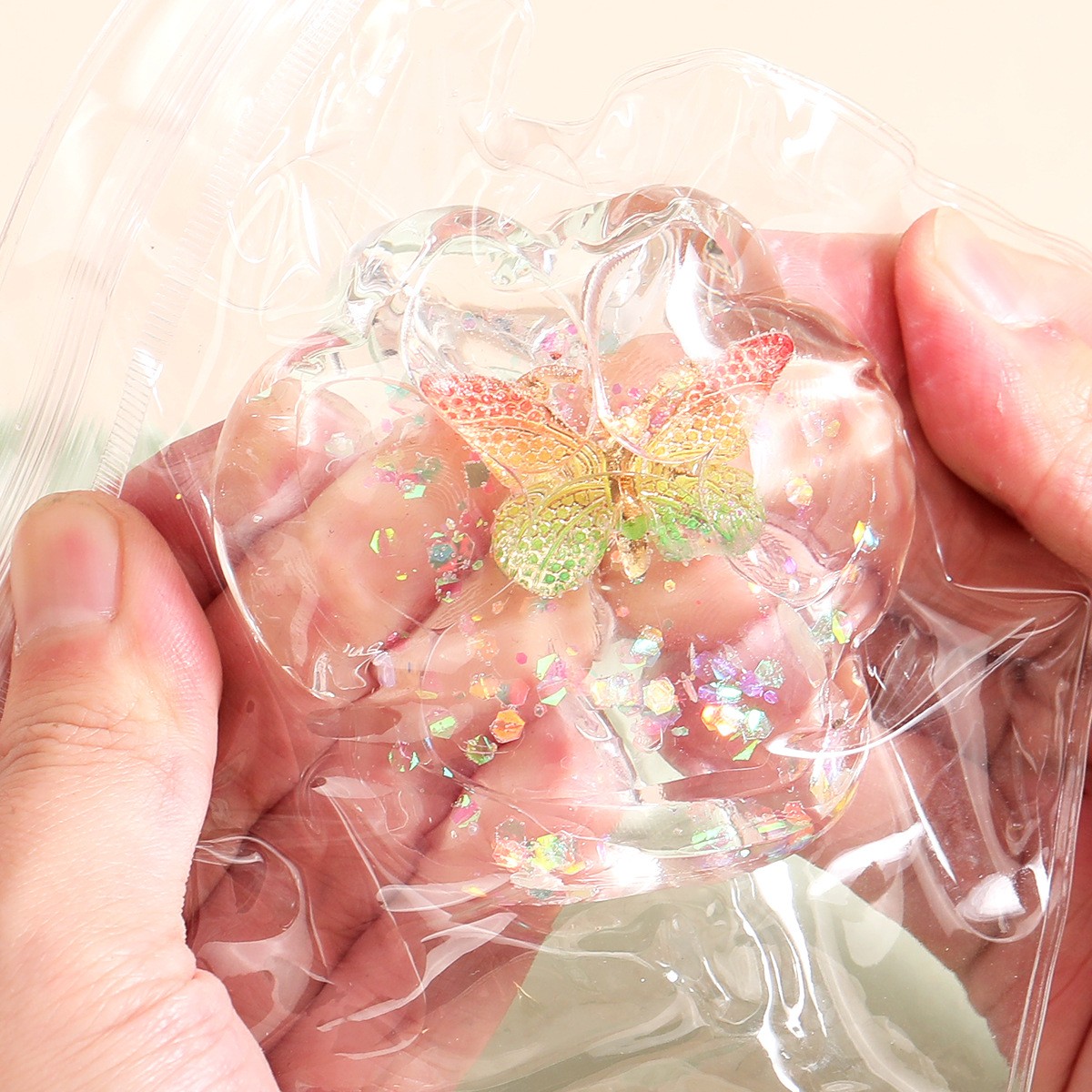 Jucarie Antistres Squishy, Flippy, Labuta de Pisica Pufoasa, cu Revenire Lenta, 7 x 6.5 cm, Model Fluturi, Multicolor [2]