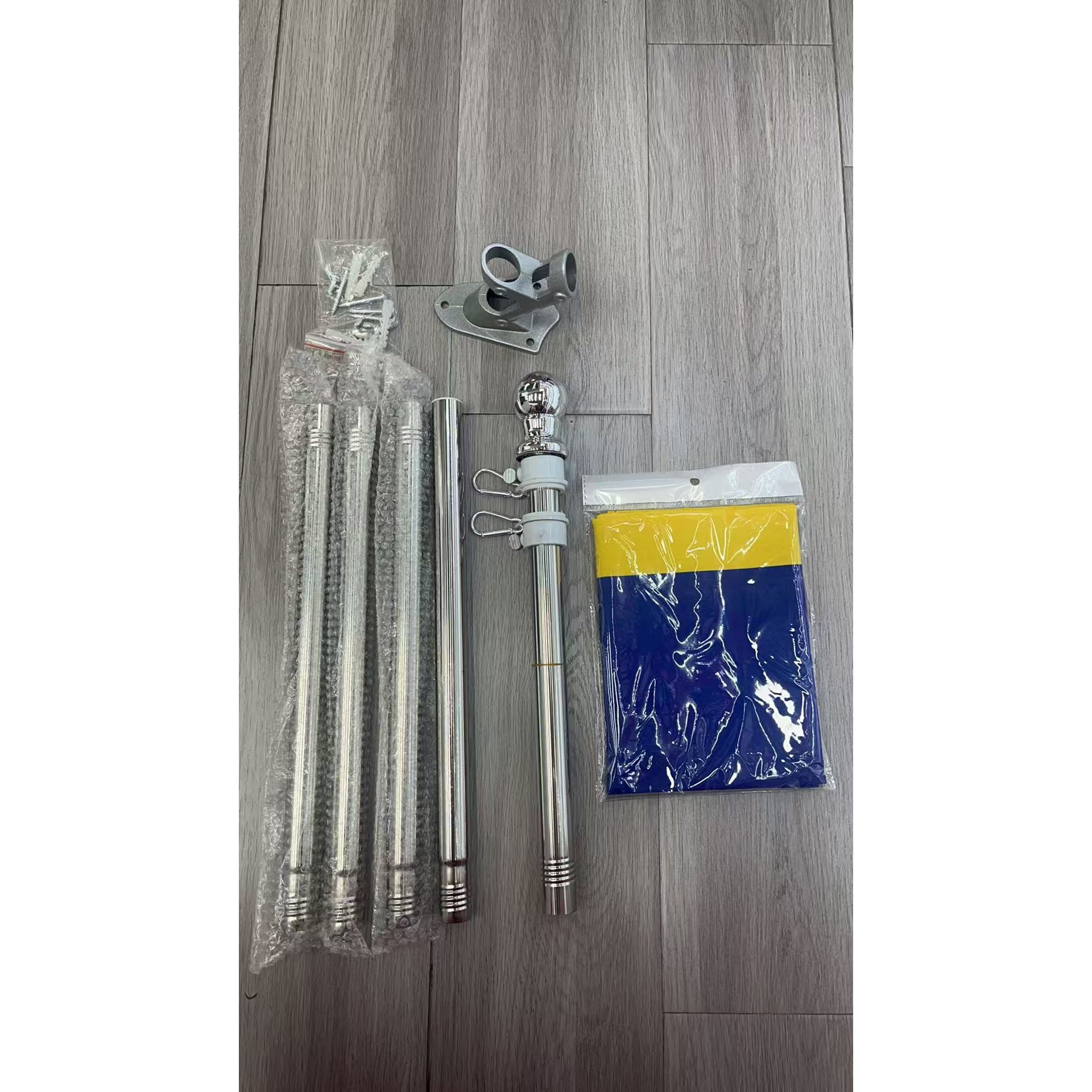 Cadouri și petreceri - Kit Steagul Romaniei, Flippy, Catarg 1.8 m, Suport Perete, Steag, Tricolor