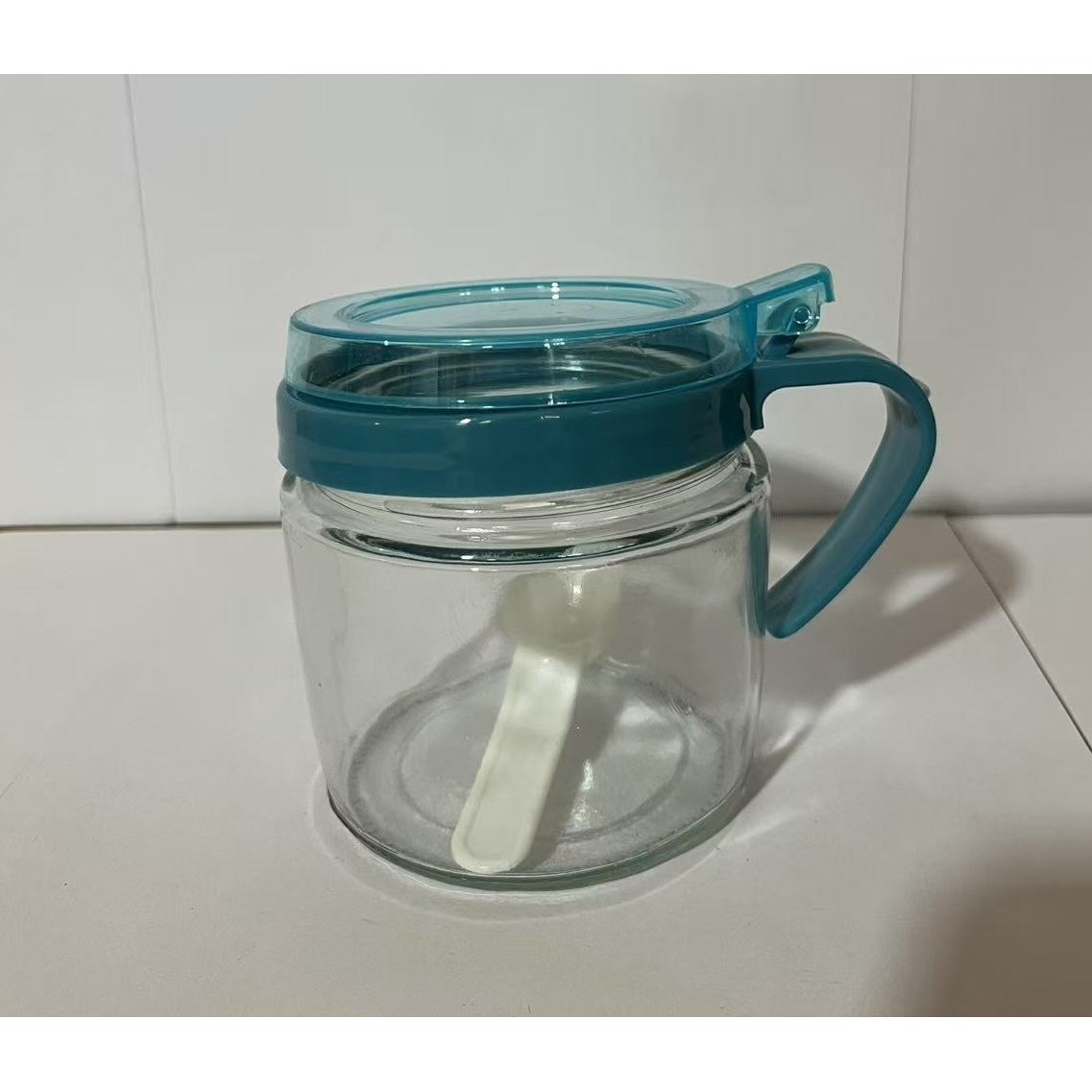 Recipient Condimente, Flippy, din Stilca, 180 ml, cu Maner si Lingurita, 8 x 9 cm, Capac Transparent, Albastru [1]