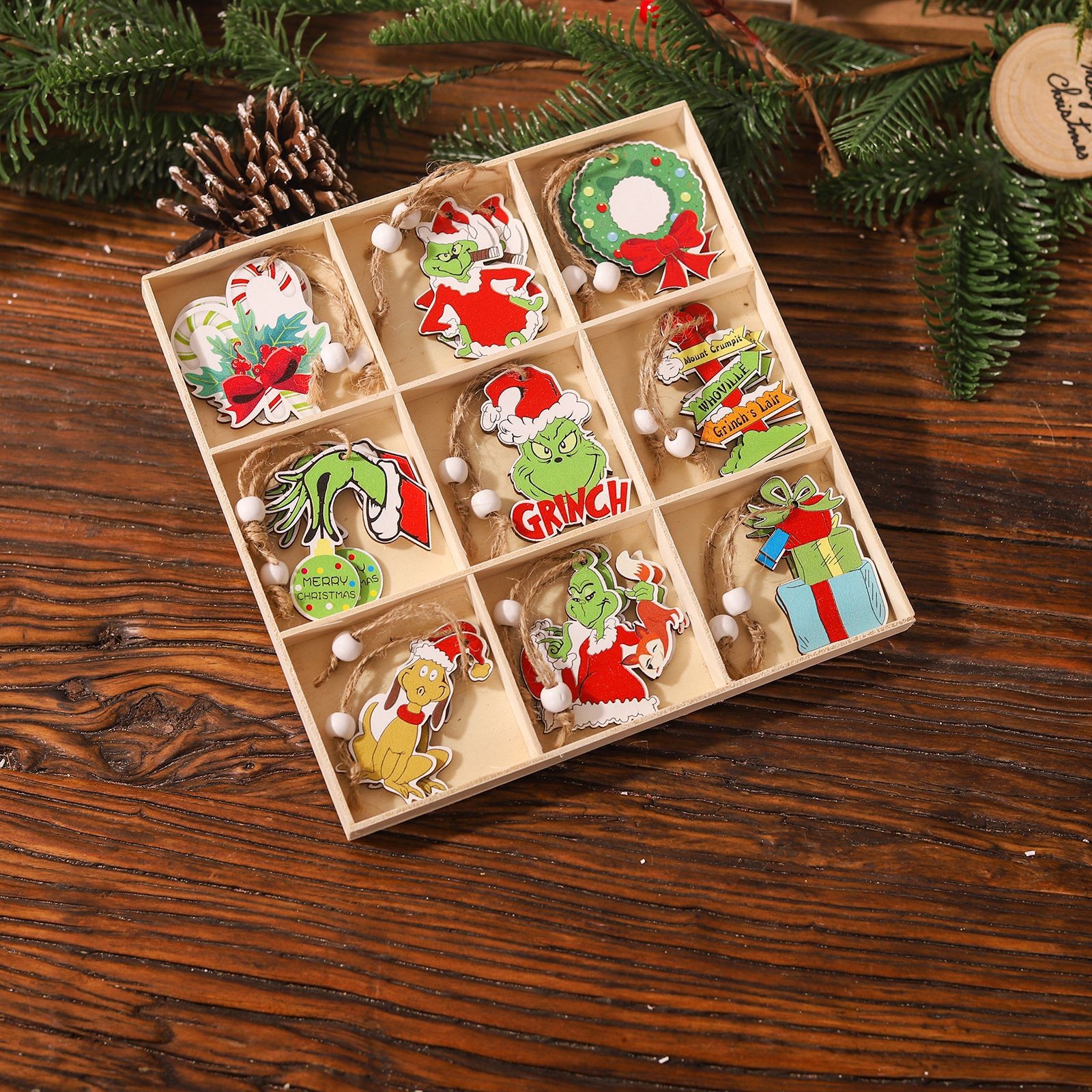 Set 18 Decoratiuni de Craciun din Lemn, Flippy, cu Snur pentru Agatare in Brad, Model Grinch, Diferite Dimensiuni, Multicolor [4]