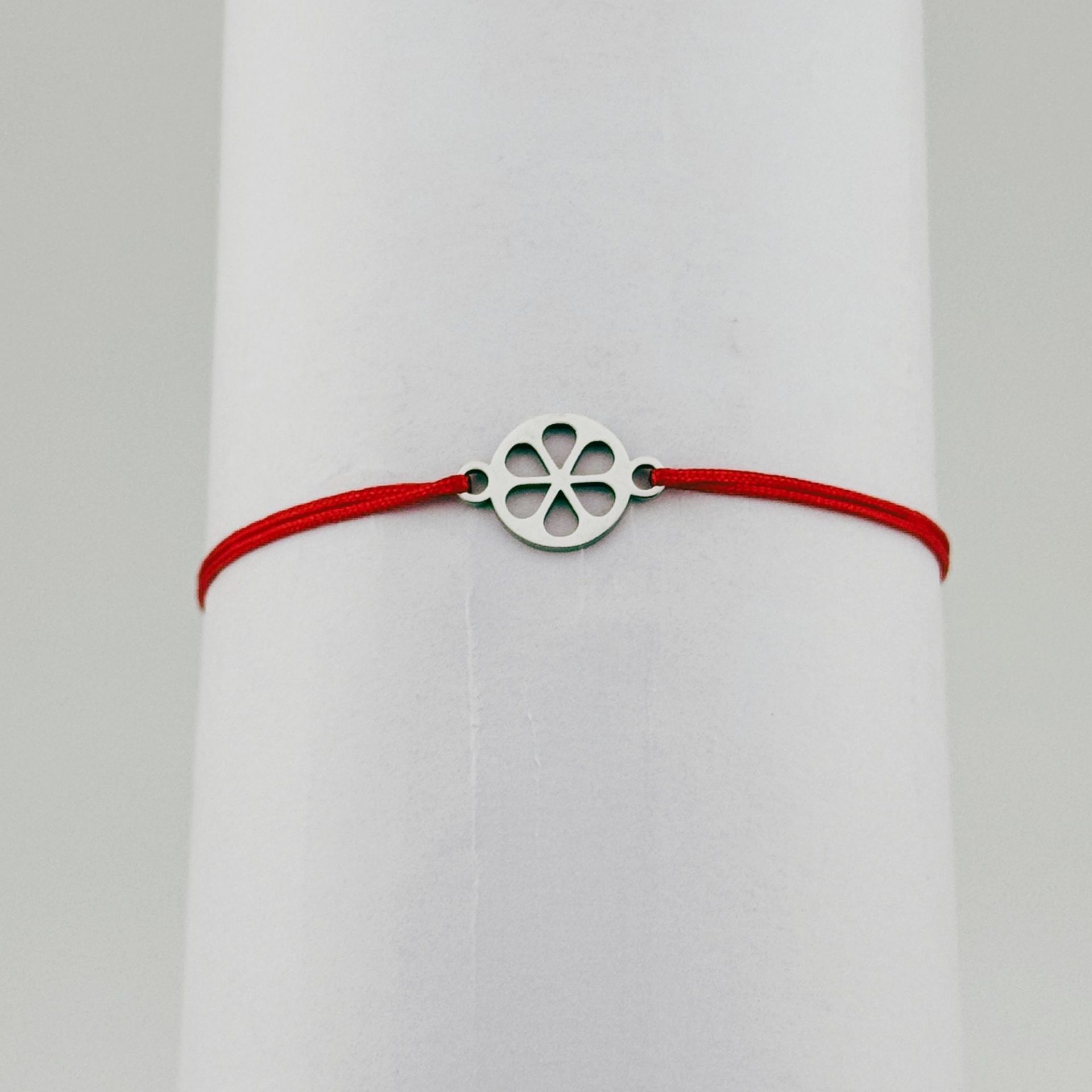 Bratara Martisor pentru Dama, Jolie, Model Floare in Cerc, Set 12 bucati, Pandativ Argintiu din Inox cu Snur Rosu Ajustabil [2]
