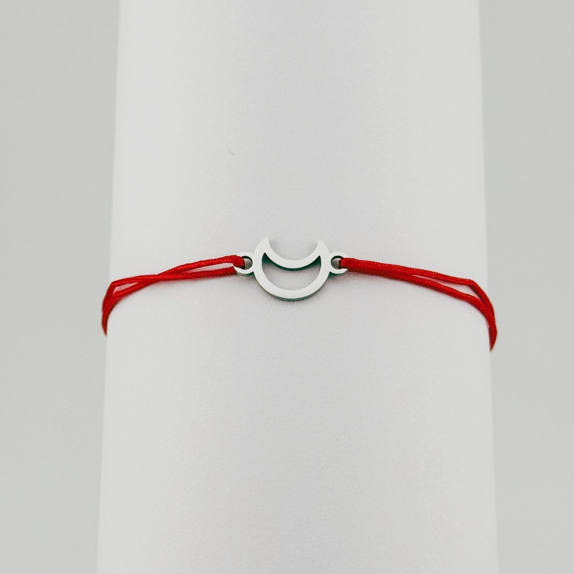 Bratara Martisor pentru Dama, Jolie, Model Semiluna, Set 12 bucati, Pandativ Argintiu din Inox cu Snur Rosu Ajustabil [2]