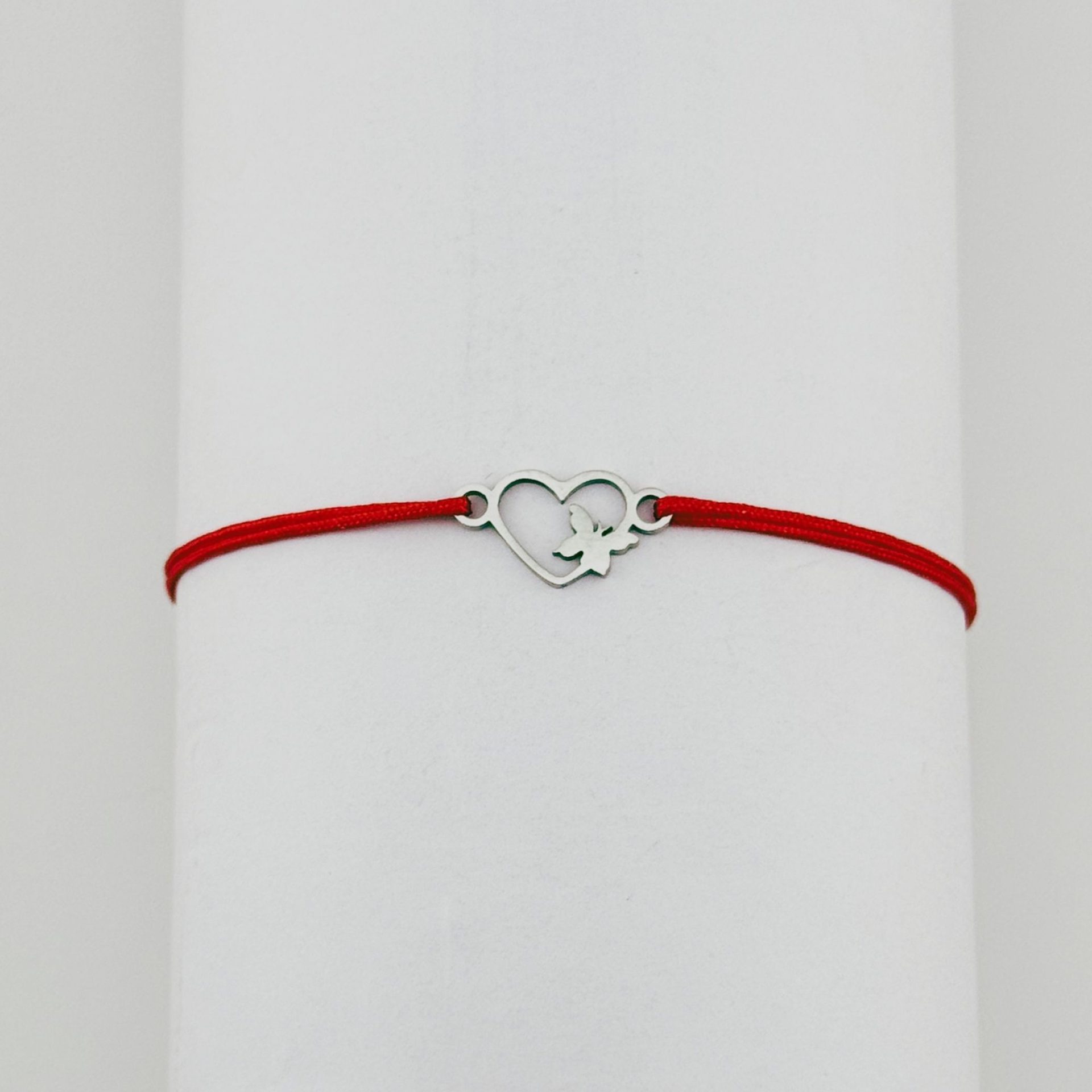 Bratara Martisor pentru Dama, Jolie, Model Inima cu Fluture, Set 12 bucati, Pandativ Argintiu din Inox cu Snur Rosu Ajustabil [2]