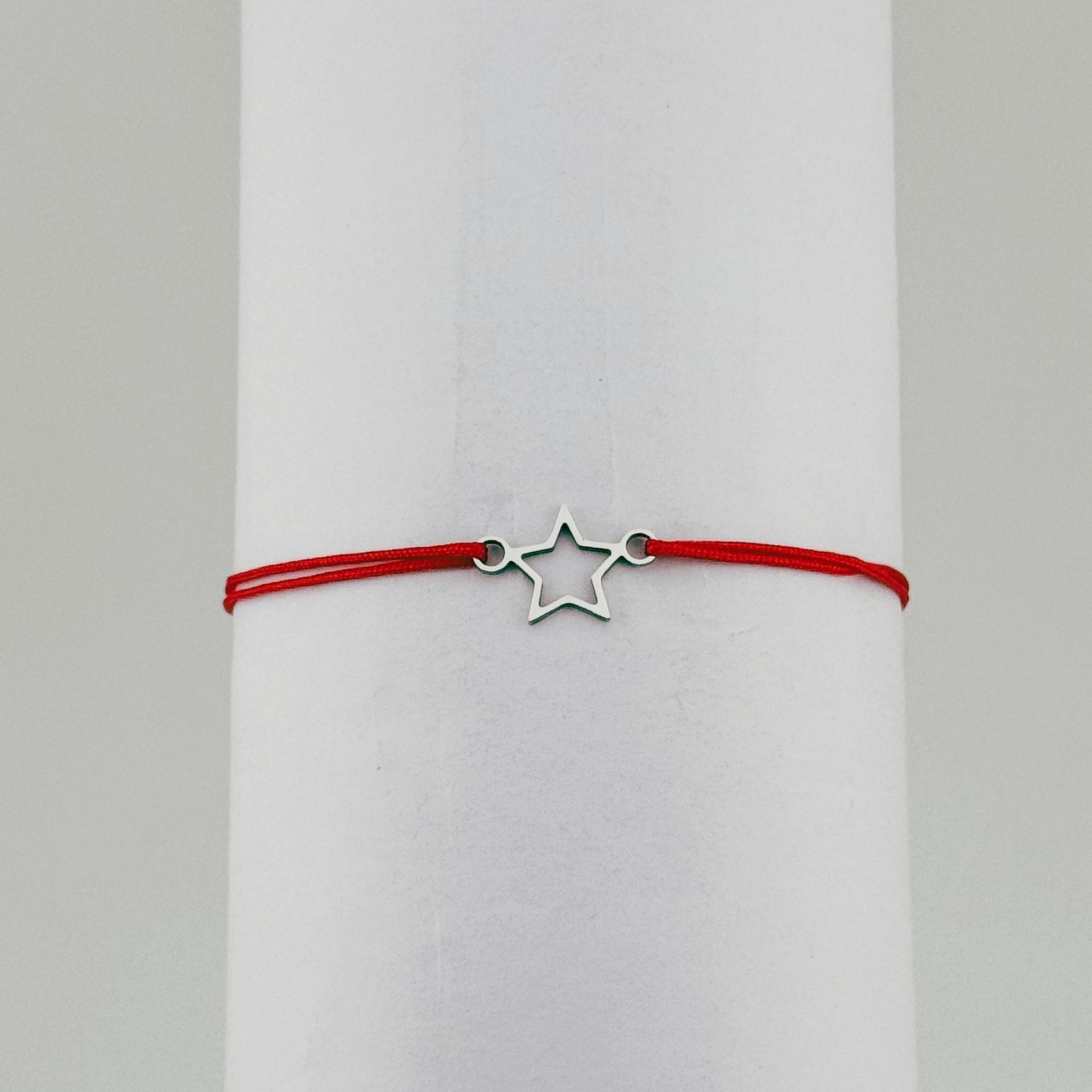 Bratara Martisor pentru Dama, Jolie, Model Stea, Set 12 bucati, Pandativ Argintiu din Inox cu Snur Rosu Ajustabil [2]