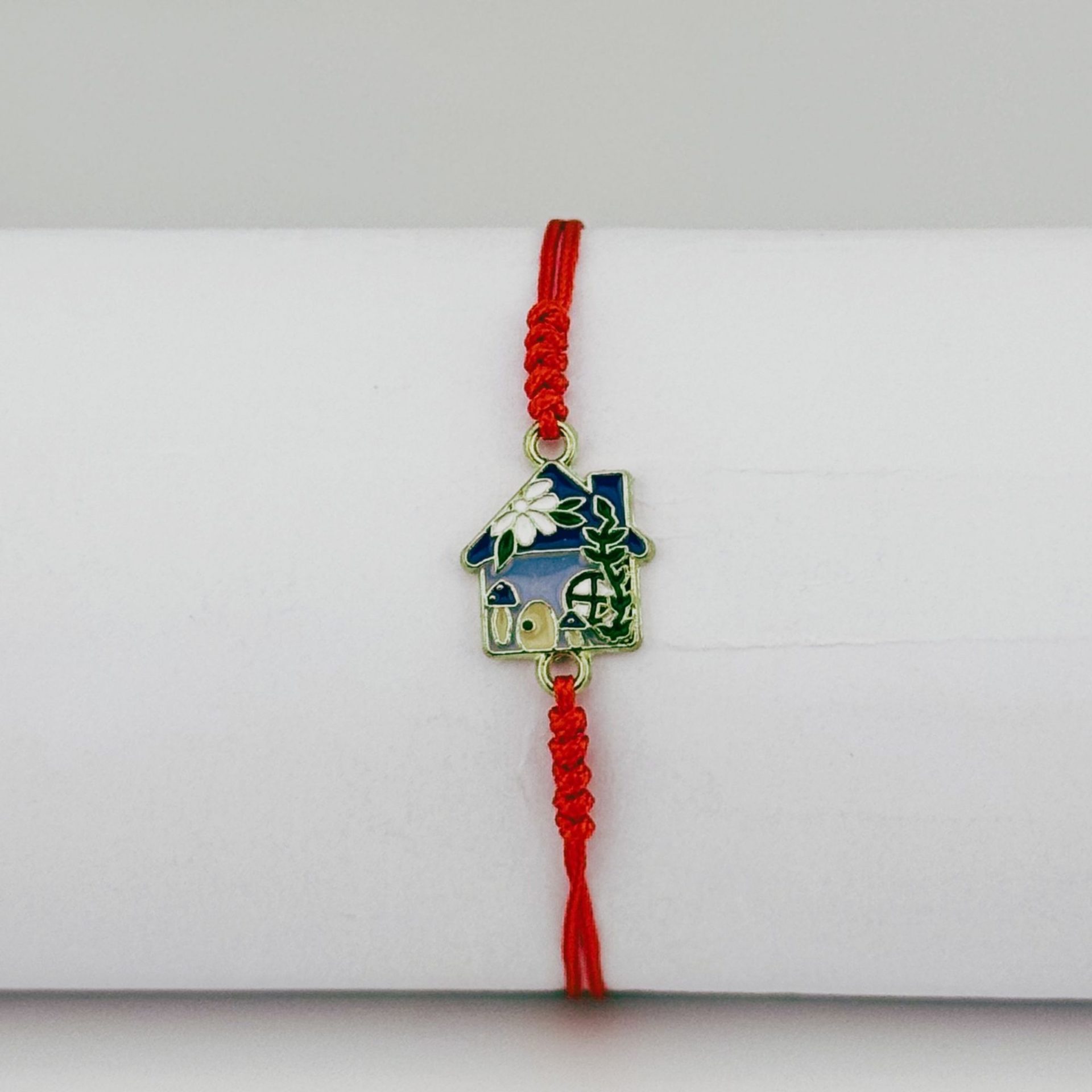 Bratara Martisor pentru Dama, Jolie, Model Casuta, Set 12 bucati, Pandativ Auriu din Inox cu Snur Rosu Ajustabil [2]