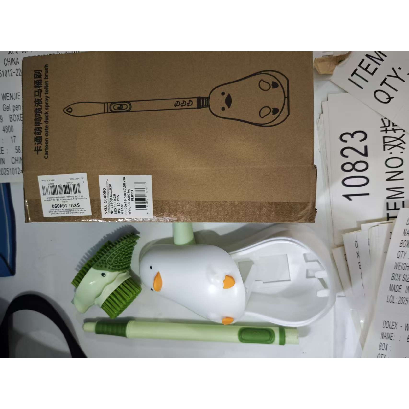 Perie de Toaleta, Flippy, cu Suport de Perete, Recipient Detergent, 2 Tipuri de Perii, Model Rata, Verde [6]