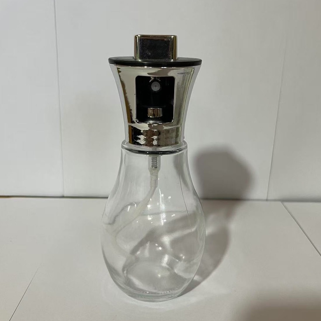 Sticla de ulei cu Pulverizator, Flippy, Sticla pentru Lichide de Bucatarie, Otet, Sos, 16.7 x 5.2 cm, Volum 200 ml, Silver [3]