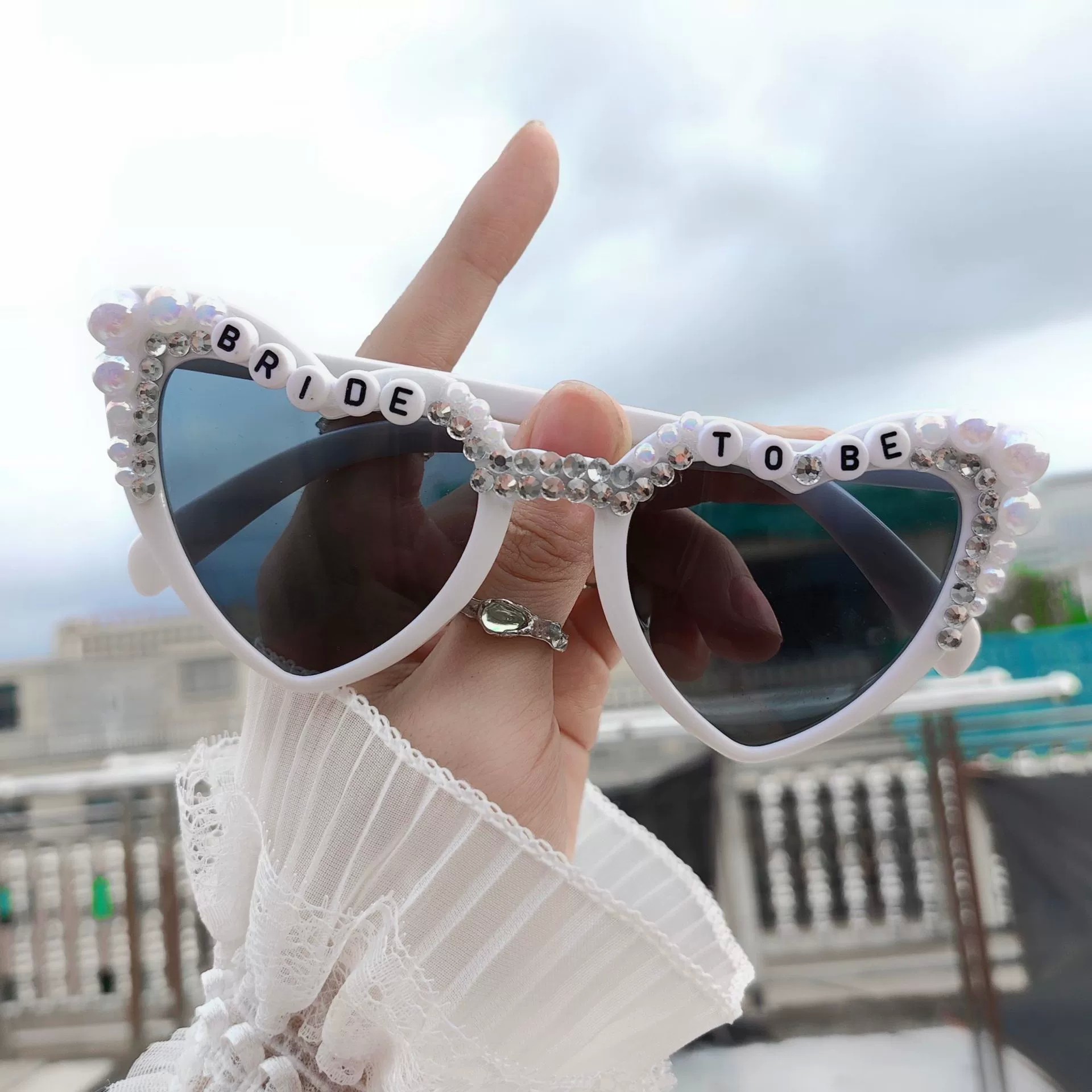 Ochelari Decorativi, Flippy, Model Bride to Be, cu Perle, pentru Nunta, din PC, 15.3 x 5.7 x 14.5 cm, Alb [3]