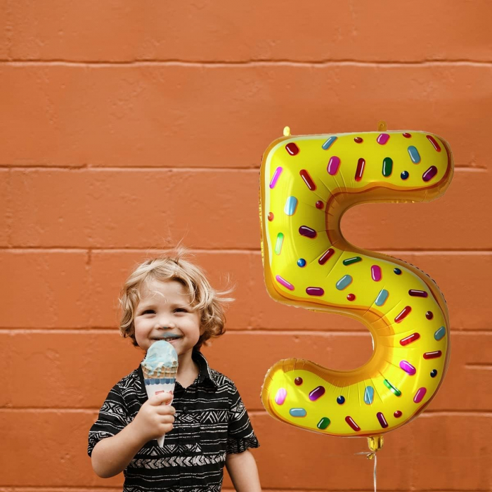 Balon din Folie Metalizata Flippy, Figurina Cifra, Imprimeu Gogosi, Tema Aniversare 100 cm, Ambalaj Individual, Pai inclus, Umflare cu Aer sau Heliu, Multicolor, Cifra 5 [5]