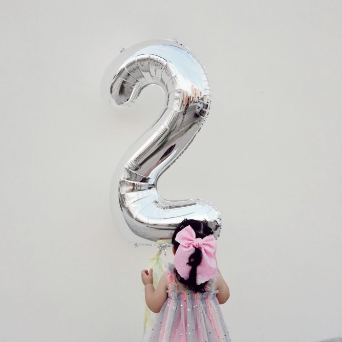 Balon din Folie Metalizata, Flippy, Figurina Cifra, Tema Aniversare 40 cm, Ambalaj Individual, Pai inclus, Umflare cu Aer sau Heliu, Argintiu, Cifra 2 [10]