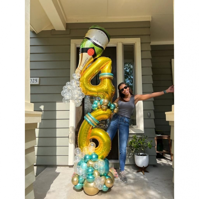 Balon din Folie Metalizata Flippy, Figurina Cifra, Tema Aniversare 40 cm, Ambalaj Individual, Pai inclus, Umflare cu Aer sau Heliu, Auriu, Cifra 4 [6]