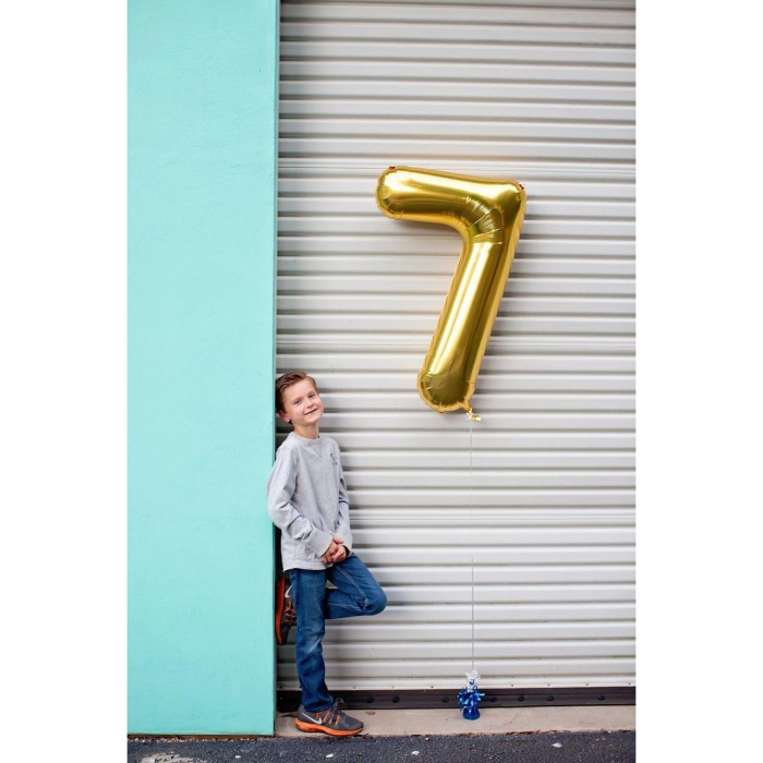 Balon din Folie Metalizata Flippy, Figurina Cifra, Tema Aniversare 40 cm, Ambalaj Individual, Pai inclus, Umflare cu Aer sau Heliu, Auriu, Cifra 7 [7]