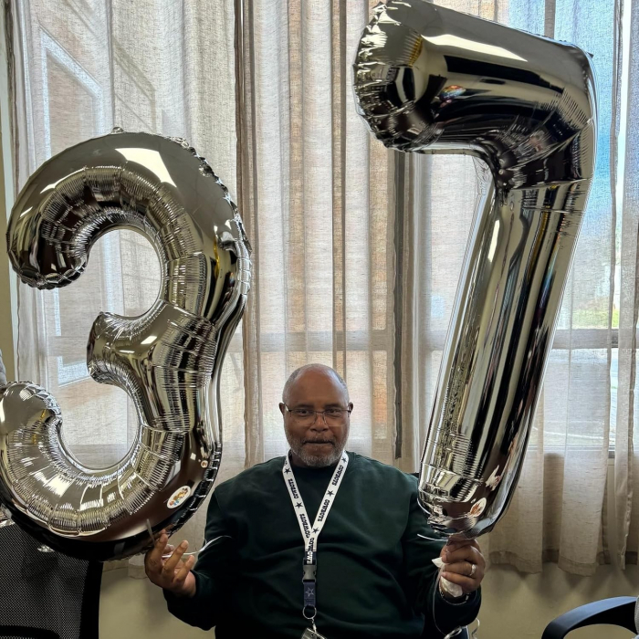 Balon din Folie Metalizata, Flippy, Figurina Cifra, Tema Aniversare 80 cm, Ambalaj Individual, Pai inclus, Umflare cu Aer sau Heliu, Argintiu, Cifra 7 [6]