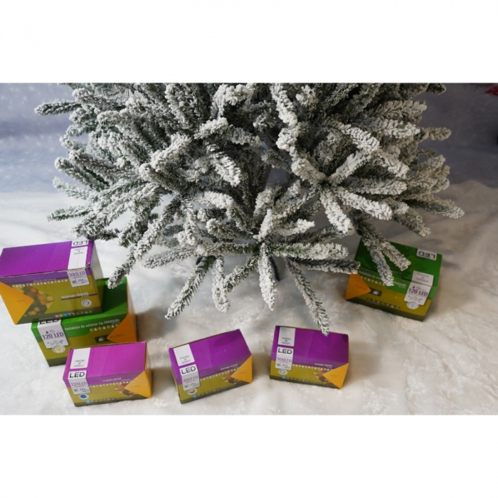 Lichidare Brad Artificial de Craciun, Flippy, 1.8 m inaltime, Verde, Pulverizat alb-tip zapada, Diametru inferior 110 cm, Interior/ Exterior [19]