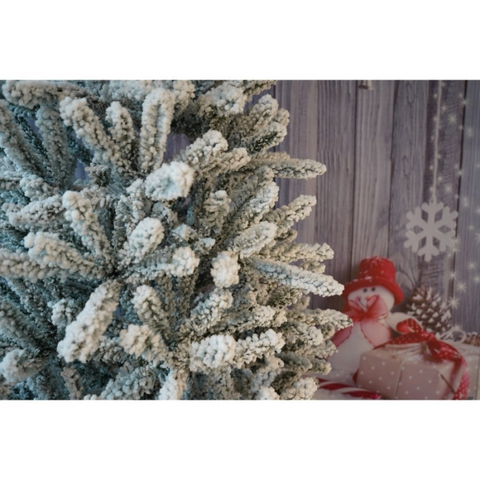 Lichidare Brad Artificial de Craciun, Flippy, 2.10 m inaltime, Verde, Pulverizat alb-tip zapada, Diametru inferior 130 cm, Interior/ Exterior [19]