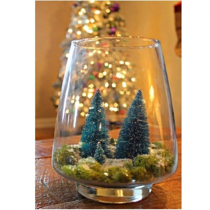Brad artificial de craciun, tip pin inzapezit, ornament pentru masa, pe suport lemn, 30 cm inaltime [2]