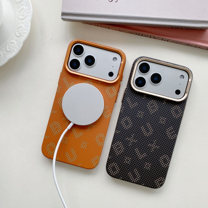 Carcasa Magentica, Flippy, din Fibra de Carbon, pentru iPhone 17, Portocaliu [15]