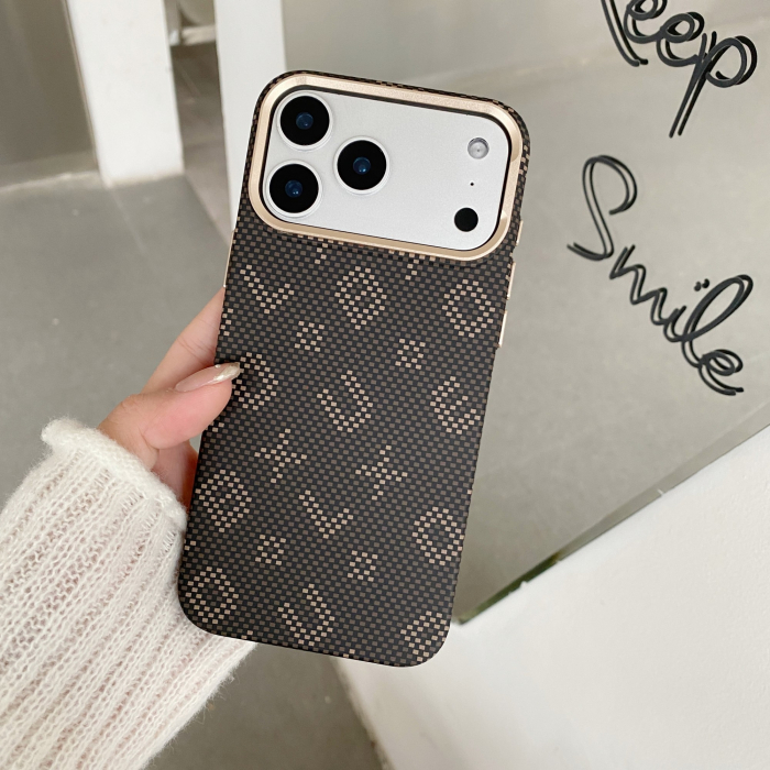 Carcasa Magnetica, Flippy, din Fibra de Carbon, pentru iPhone 17 Pro, Maro [23]