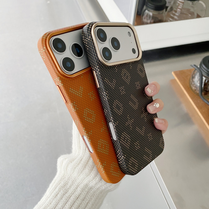 Carcasa Magnetica, Flippy, din Fibra de Carbon, pentru iPhone 17 Pro, Maro [16]