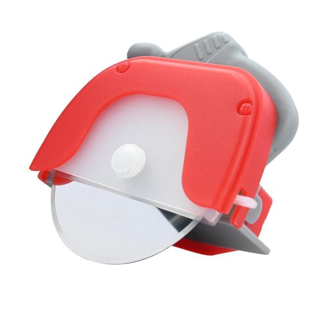 Cutit circular pentru pizza Flippy, 11.5 x 12.5 cm, otel inoxidabil si plastic, capc protectie lama, rosu [1]