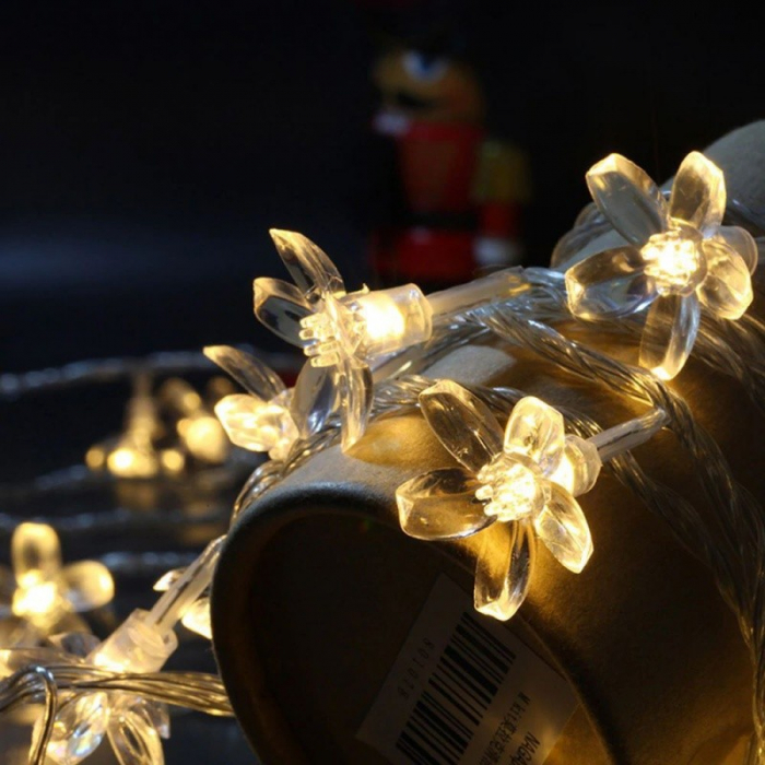 Instalatie Craciun, 5 metri, 20 Becuri LED tip Flori de cires, pentru exterior cu incarcare solara, Alb cald, Flippy [8]