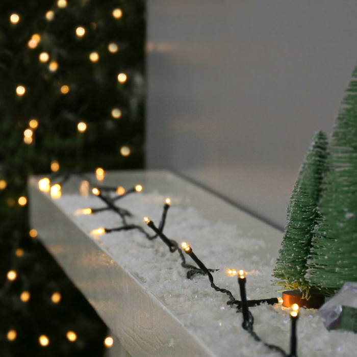 Instalatie de Craciun liniara Yoto, 24 m, din care 1 m cablu priza 220V, 300 LED, 8 jocuri de lumini, controler, fir negru, alb cald [2]