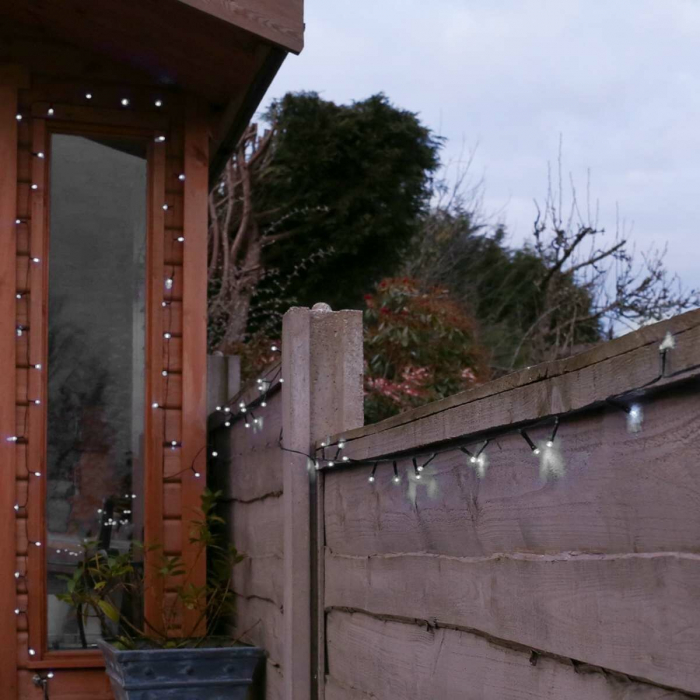 Instalatie de Craciun Liniara Yoto, 50 m, 1 m Prelungitor 220V, 498 LED, 8 Jocuri de Lumini, Controler, Fir Negru, Utilizare Interior/Exterior, Protectie anti-inghet, Fir Cupru, Alb Rece [6]